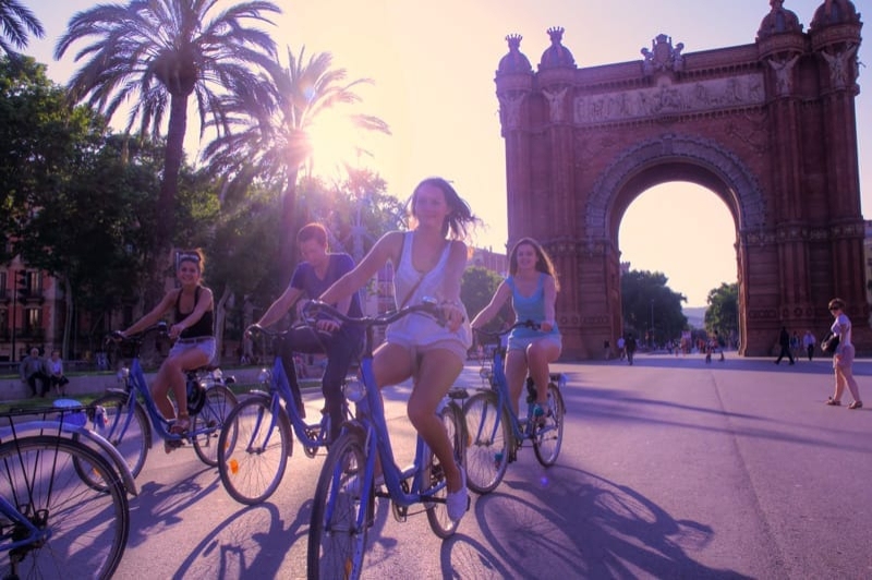 Born Bike Tours Barcelona (Arc Tiomf)