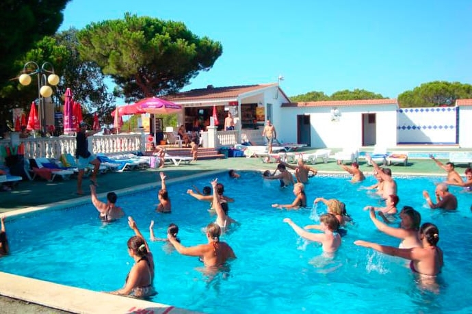 Càmping Roca Grossa (Activitats Aquatiques A La Piscina)