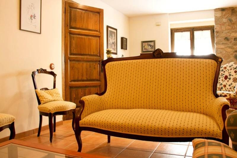 Les Cases d'Alforja (Sofa Vintage)