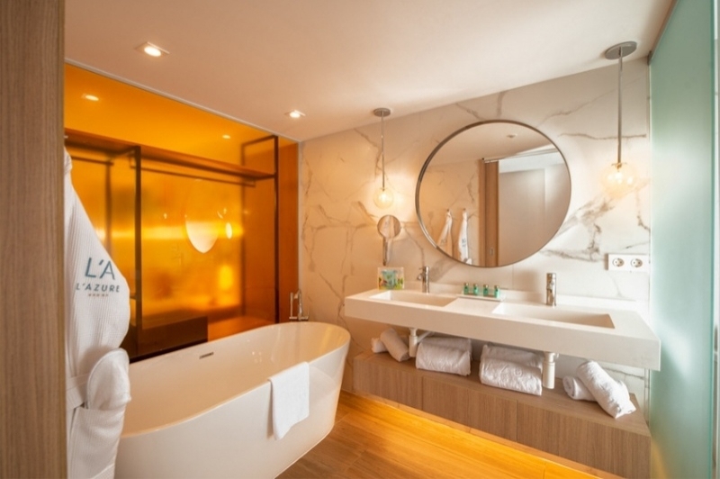 L'Azure Hotel (Hotel Azure Lavabo)