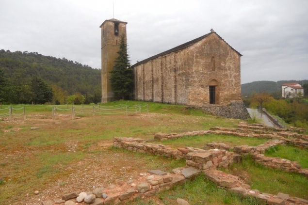 Stroll through history and discover the monumental complex of Olius (Copia De Olius Esglesia Sant Esteve)