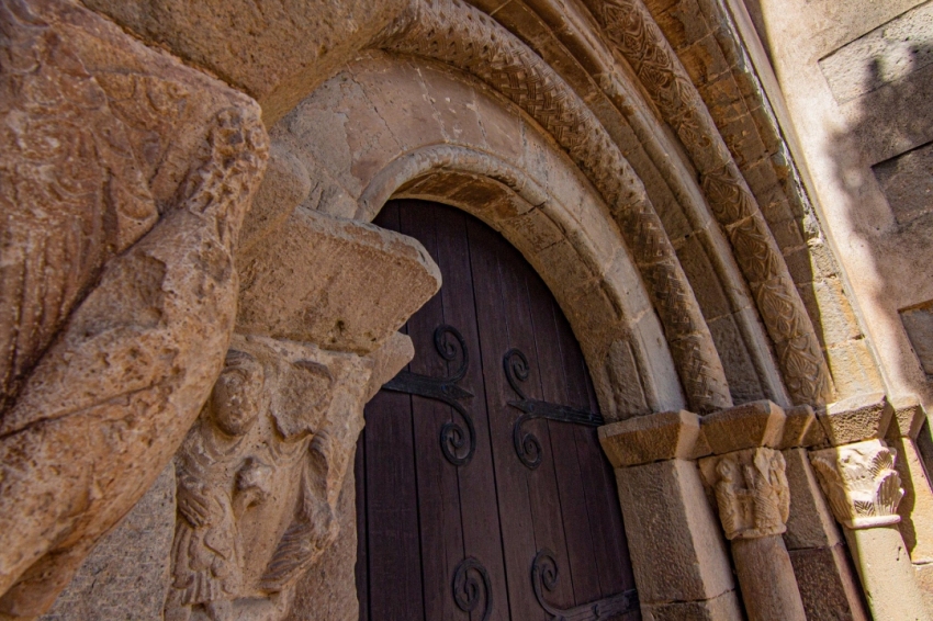 The jewels of the Romanesque of Lluçanès (Portalada Esglesia SFS)