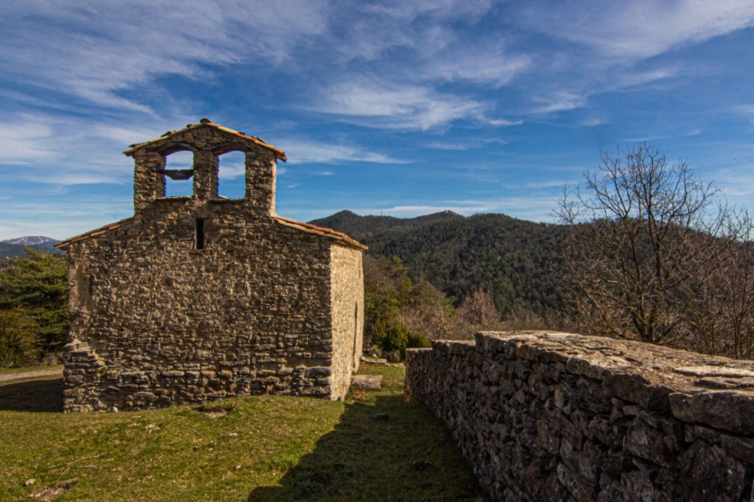 The jewels of the Romanesque of Lluçanès (Esglesia De Sant Pere De Serrallonga)