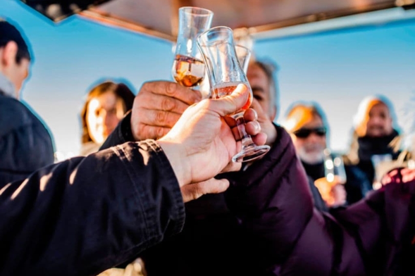 Vol en montgolfière dans la Garrotxa avec Vol de Coloms! (Brindis Cava Vol En Globus A La Garrotxa)