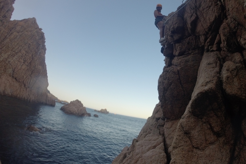 ¡Vía Ferrada Cala del Molí con Pyrenees Extrem! (04 Gopr2876)