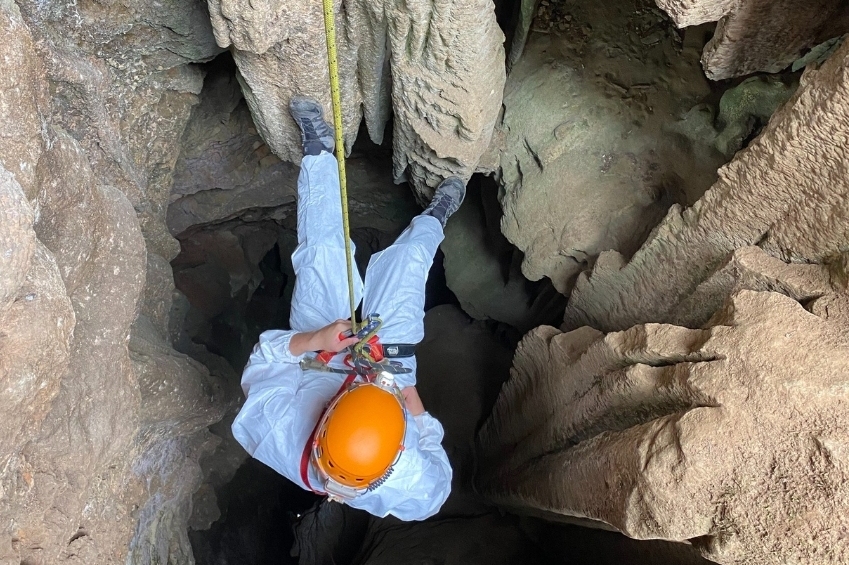 Green Chasm with Pyrenees Extrem! (01 Avenc De La Verdor)