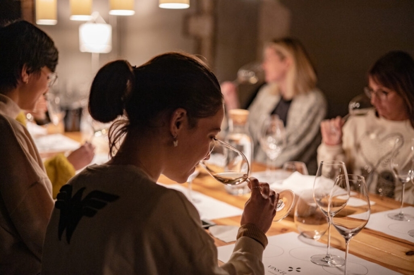 El Penedès en tres tiempos en Vins el Cep (04 4. Gent A Sala Tast__)