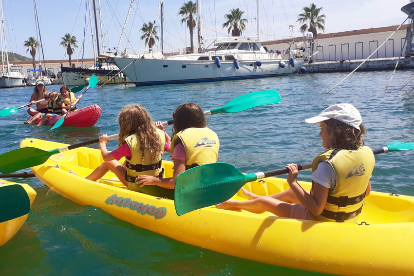 Children's nautical esplai in the port of Sitges l'Aiguadolç (20210805_135311)