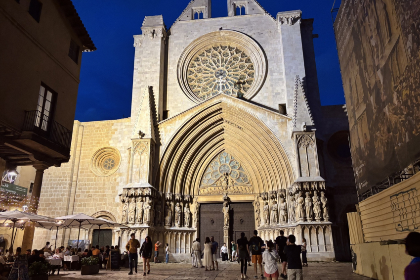 Mapping in Tarragona Cathedral with TGNA Rambla 68 (Catedral De Tarragona El Cami De La Llum Tgna Apartaments Fachada Exterior)