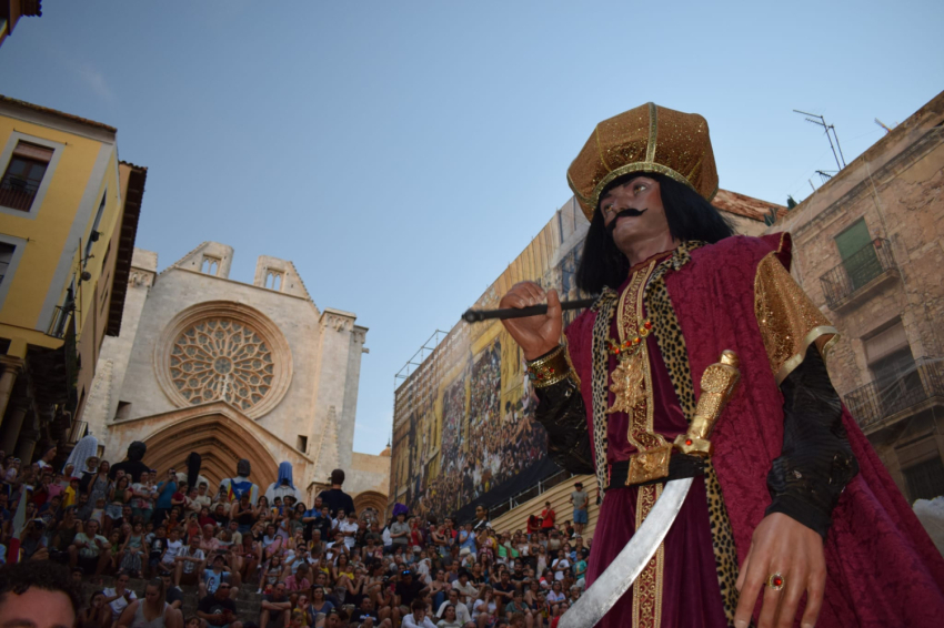 10e rencontre des Géants et Grosses Têtes de San Magín avec TGNA (Trobada Gegants I Nans Sant Magi Tarragona 2025 2)