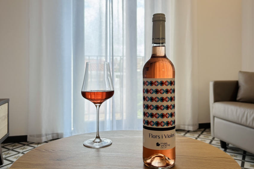 Oenotourisme à Tarragone: Cave Mas Vicenç, TGNA Cervantes 8 Appartements (Celler Mas Vicenc Flors I Violes Tast Vins Experiencia Enoturisme Tarragona Apartaments Tgna Cervantes 8)