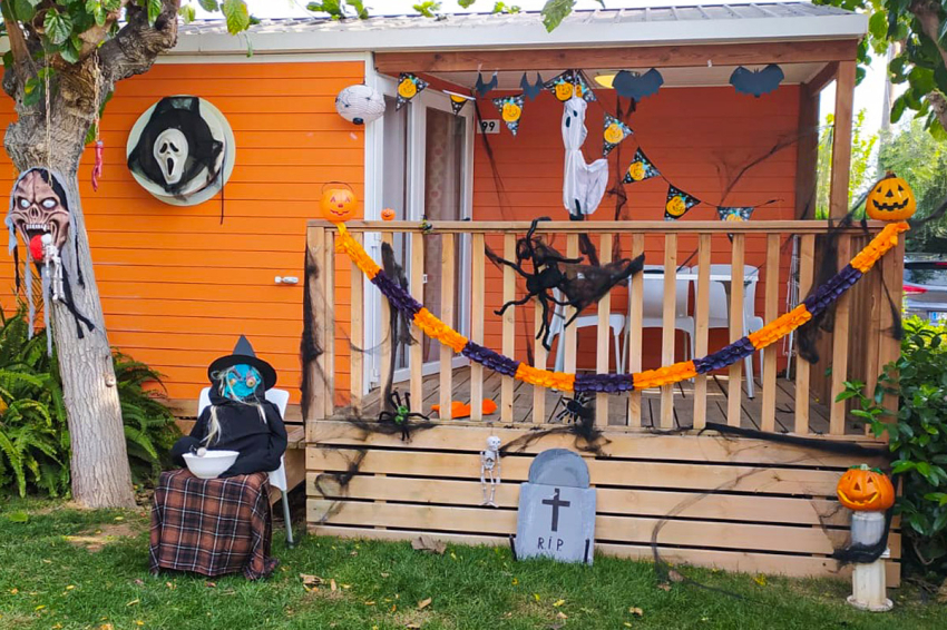 Halloween at Camping Joan (Hw Bw Ig)