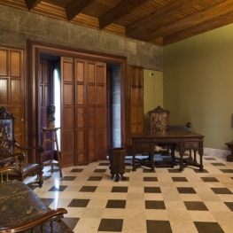 Exposition: Palau Güell, regarde le mobilier