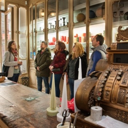 Guided tour of the historic shops of Reus