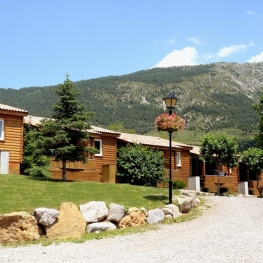 Bungalow offer: 2x1 book 2 nights and pay 1!