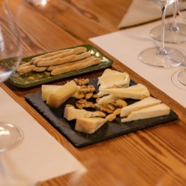 Pairing 5 cheeses with Vins el Cep