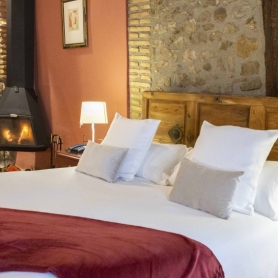 Habitacions amb llar de foc a l'Hotel La Freixera