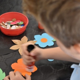 Atelier de fleurs de liège pour Sant Jordi