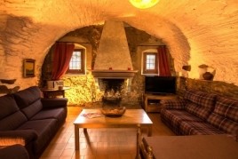 Getaway to Llampaies, Alt Empordà for 4-5 people