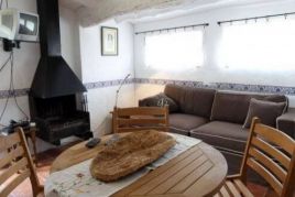 Rural getaway for 2 to 9 people to disconnect in the Alt Empordà