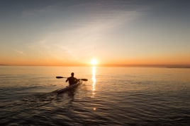 Vilanova i la Geltrú: Pasiphae sunset - Guided open kayak excursion…