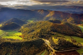 Guided tour of the Garrotxa Volcanoes with 8Treks