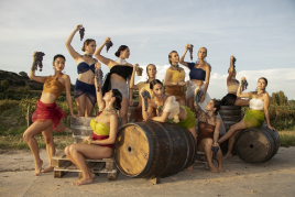 Entre pétalos y uvas: cata, desfile de joyas creativas y música…