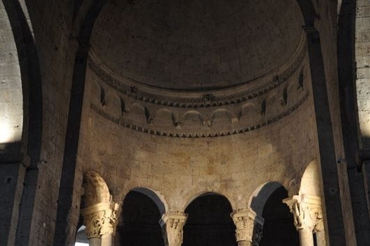 Besalú (Esalu Monestir Sant Pere)