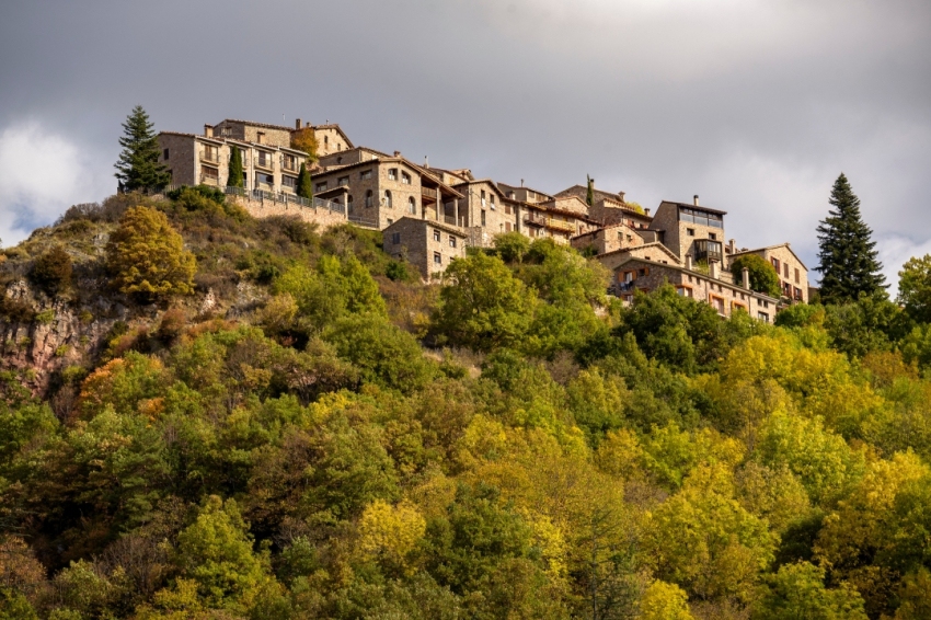 Castellar de n'Hug (Castellar De N Hug Vist Des De Les Fonts Del Llobregat)