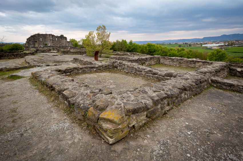 Les Masies de Roda (Jaciment Arqueologic De L Esquerda)