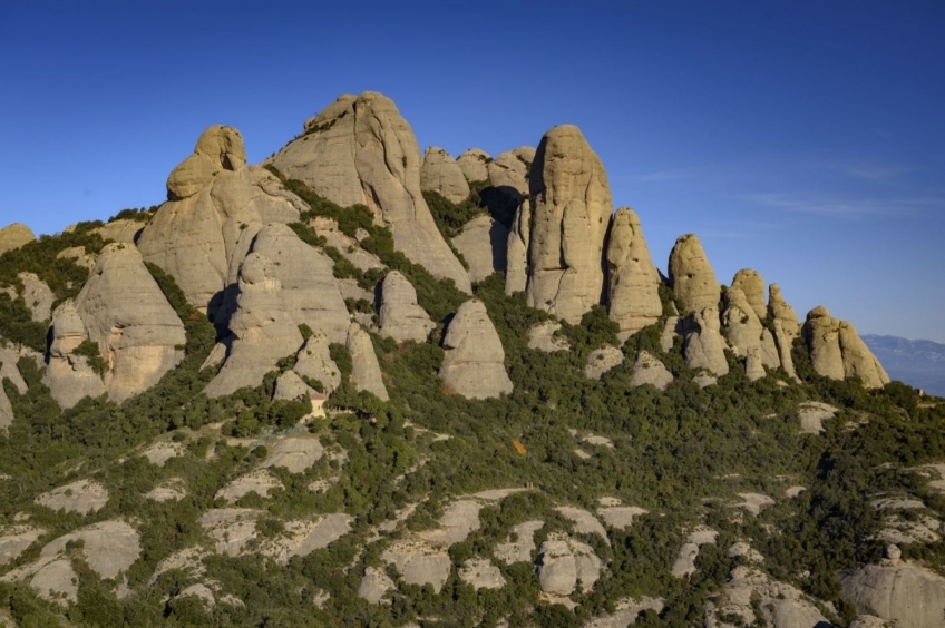 Sant Jeroni desde el Monasterio de Montserrat. Circular por el Camí Vell y vuelta por Sant Joan