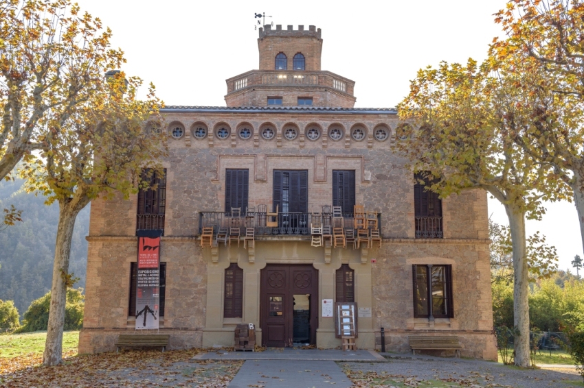 Les colònies tèxtils del Llobregat en cotxe elèctric, un món per descobrir