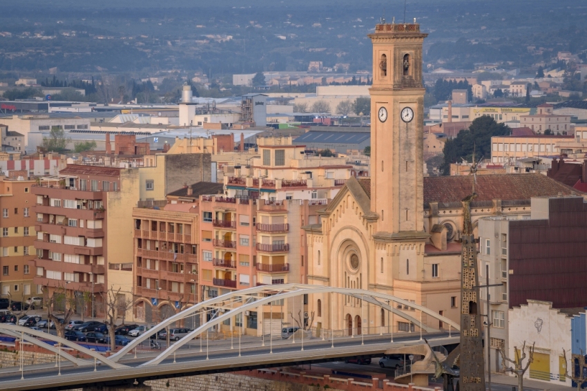 Water and life through the Ebro by electric car