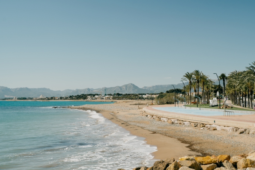 From south to north along the Costa Daurada by electric car