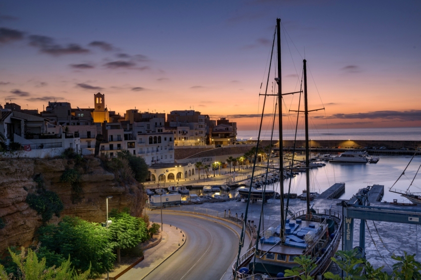 From south to north along the Costa Daurada by electric car