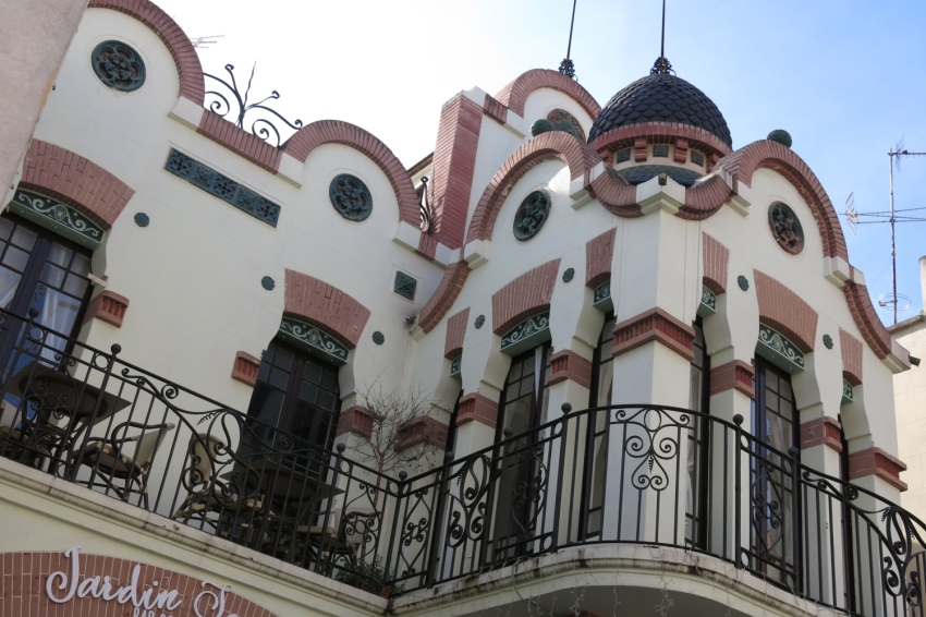 Chasing modernist treasures in Alt Penedès, Garraf and Baix Llobregat by electric car