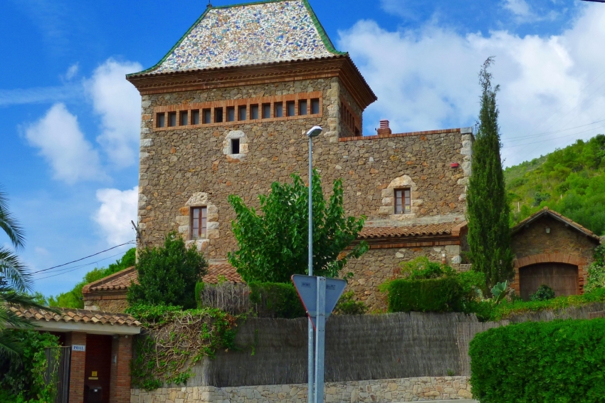 Persiguiendo tesoros modernistas en el Alt Penedès, el Garraf y el Baix Llobregat en coche eléctrico