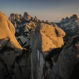 A los pies del Cavall Bernat de Montserrat