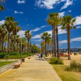 From south to north along the Costa Daurada by electric car