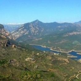 Roca del Corb y Sant Honorat en Peramola