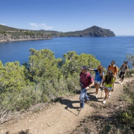 Route along the Camino de Ronda between Almadrava and Cala Montjoi