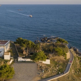 Ruta pel Camí de Ronda de Roses des del far a la platja de&#8230;