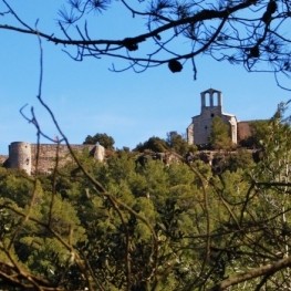 Route à travers le château de Vilademager et la fontaine du&#8230;