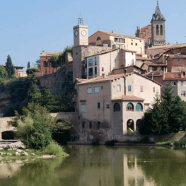 Route à travers le centre historique de Gironella