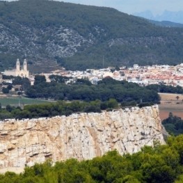 Route à travers Vilanova, le château de Miralpeix et Sant&#8230;